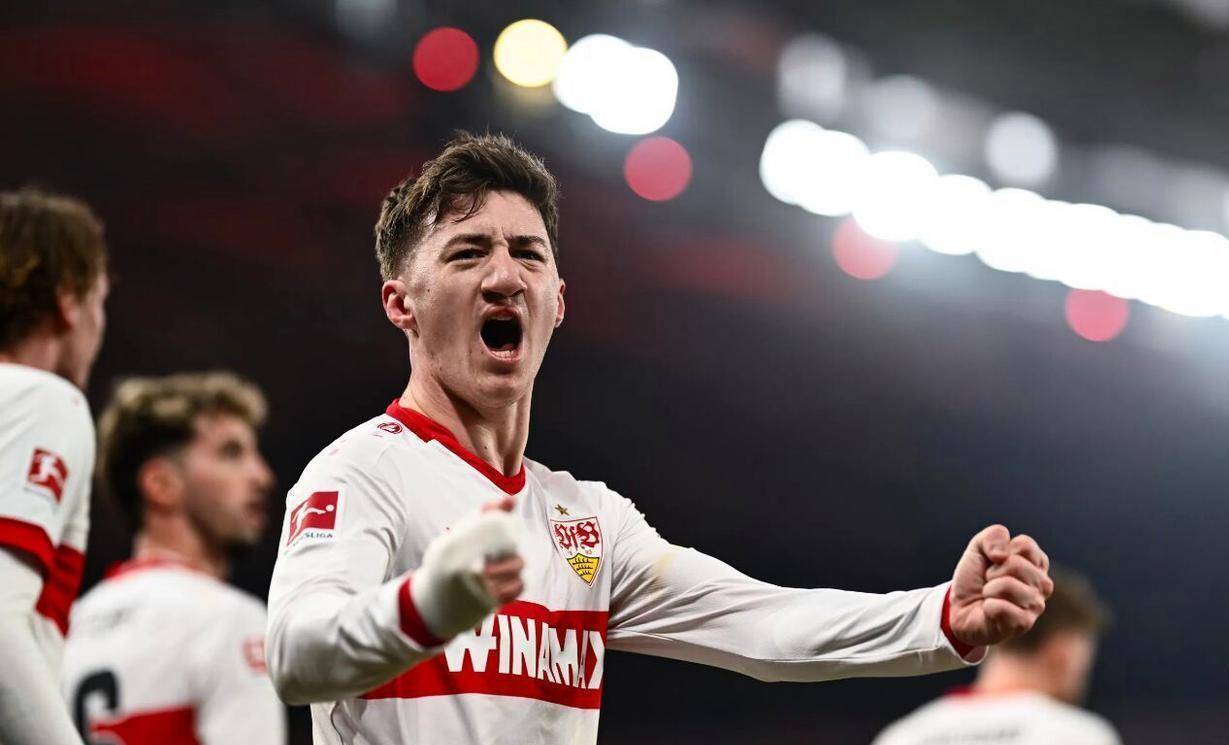 决裂！曼联计划明夏清洗队长B费，4500万敲定德甲24岁中场新星